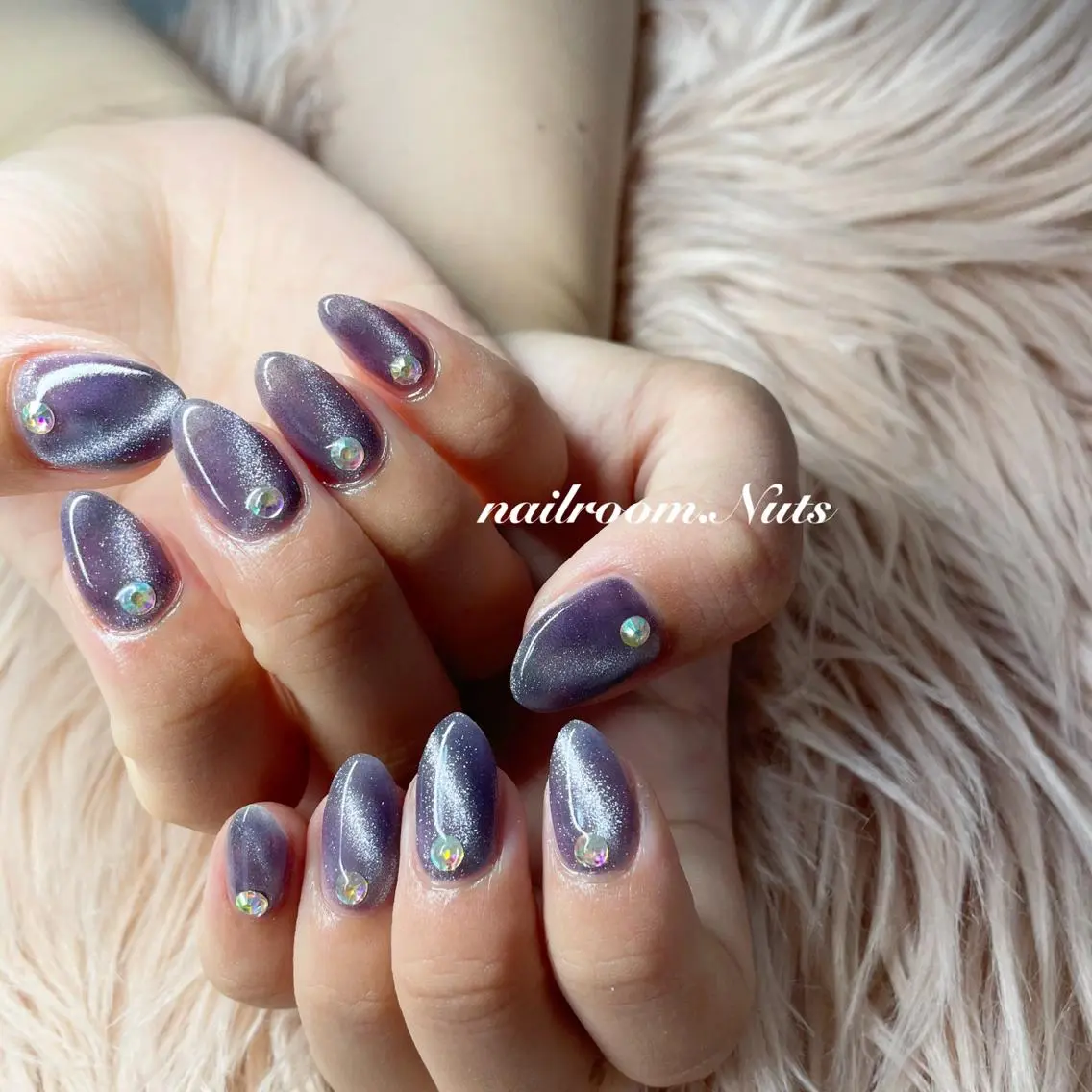 ネイル ストーンネイル ハンドネイル nailsalon Nutsのネイルデザイン