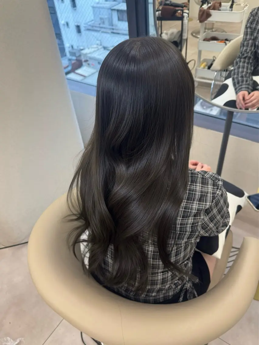 ロング カラー 黒髪 ナチュラルブラック ヘアカラー 梅田 透明感カラー 🖤 ℛ𝒾𝓃𝒶のヘアスタイル