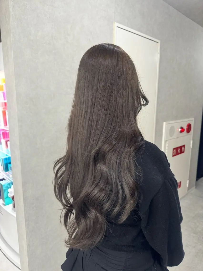 ロング カラー ベージュカラー ブリーチ ブラウンカラー ショコラブラウン ショコラグレージュ カット ヘアカラー トリートメント 赤み無し柔らかカラー 【梅田】madokaのヘアスタイル
