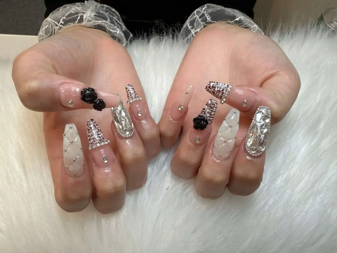 ネイル グラデーション キラキラネイル ワンカラーネイル 冬ネイル Jenn Nail Salonのネイルデザイン