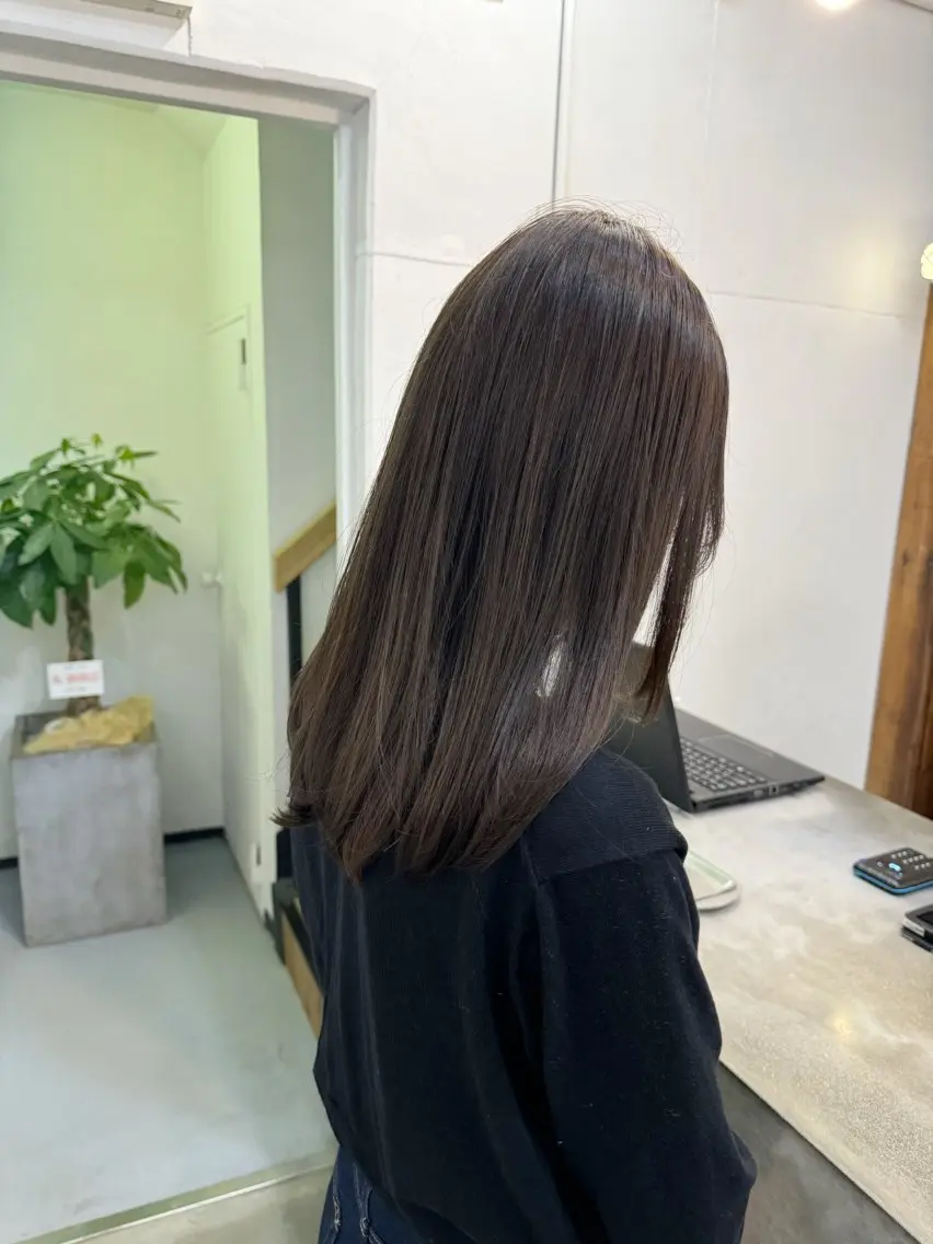 セミロング カット ヘアカラー 顔まわりレイヤー 透明感カラー🩵🩵のヘアスタイル