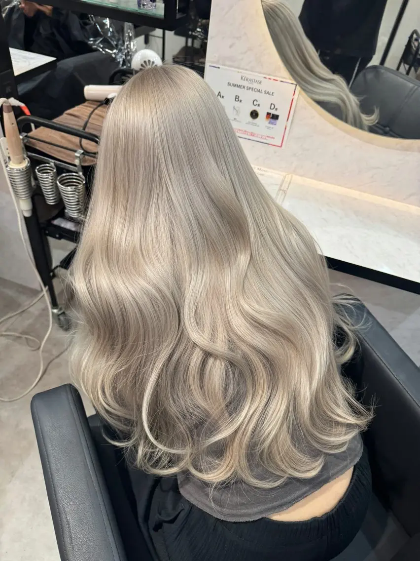 ロング カラー 🎀 ブリーチ NANAMI🎀のヘアスタイル