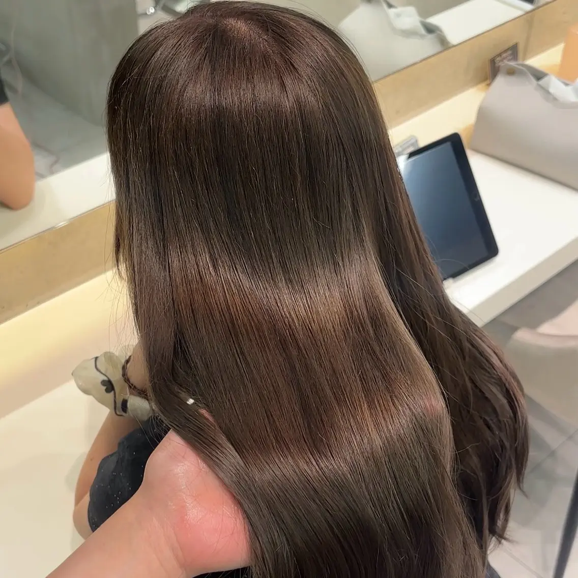 セミロング カラー ベージュカラー ダブルカラー オリーブベージュ カット ヘアカラー トリートメント 🎀𝑆𝐴𝑅𝐴 /レイヤーカット🎀のヘアスタイル