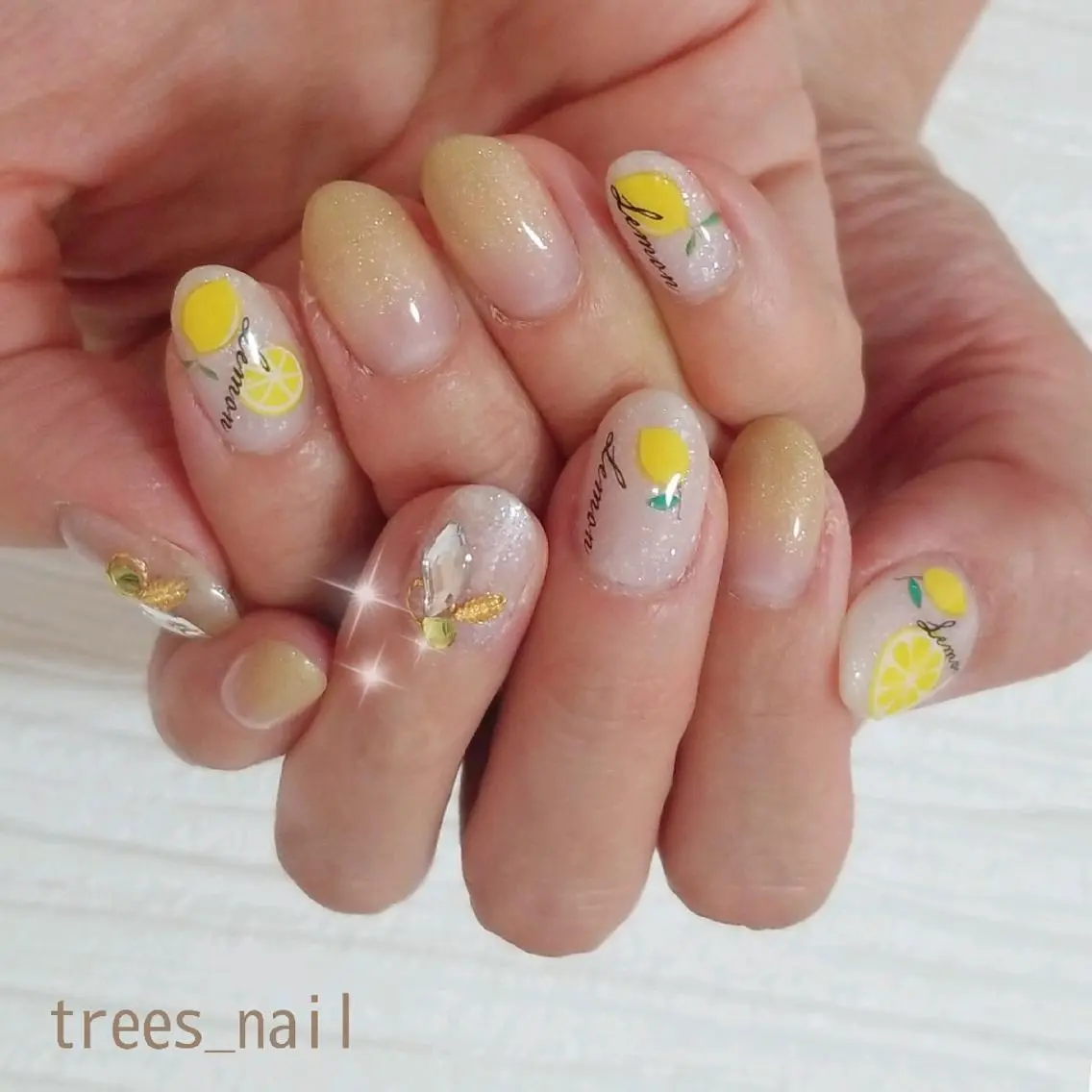 ネイル ジェルネイル ラメ(グリッター) パラジェル 黄色 ハンドネイル フットネイル trees_ nailのネイルデザイン