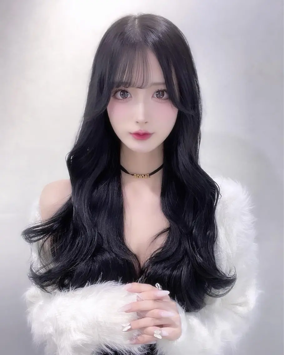 ロング カラー 黒髪 ブルーカラー ブルーブラック ヘアカラー トリートメント 伊原 愛実のヘアスタイル