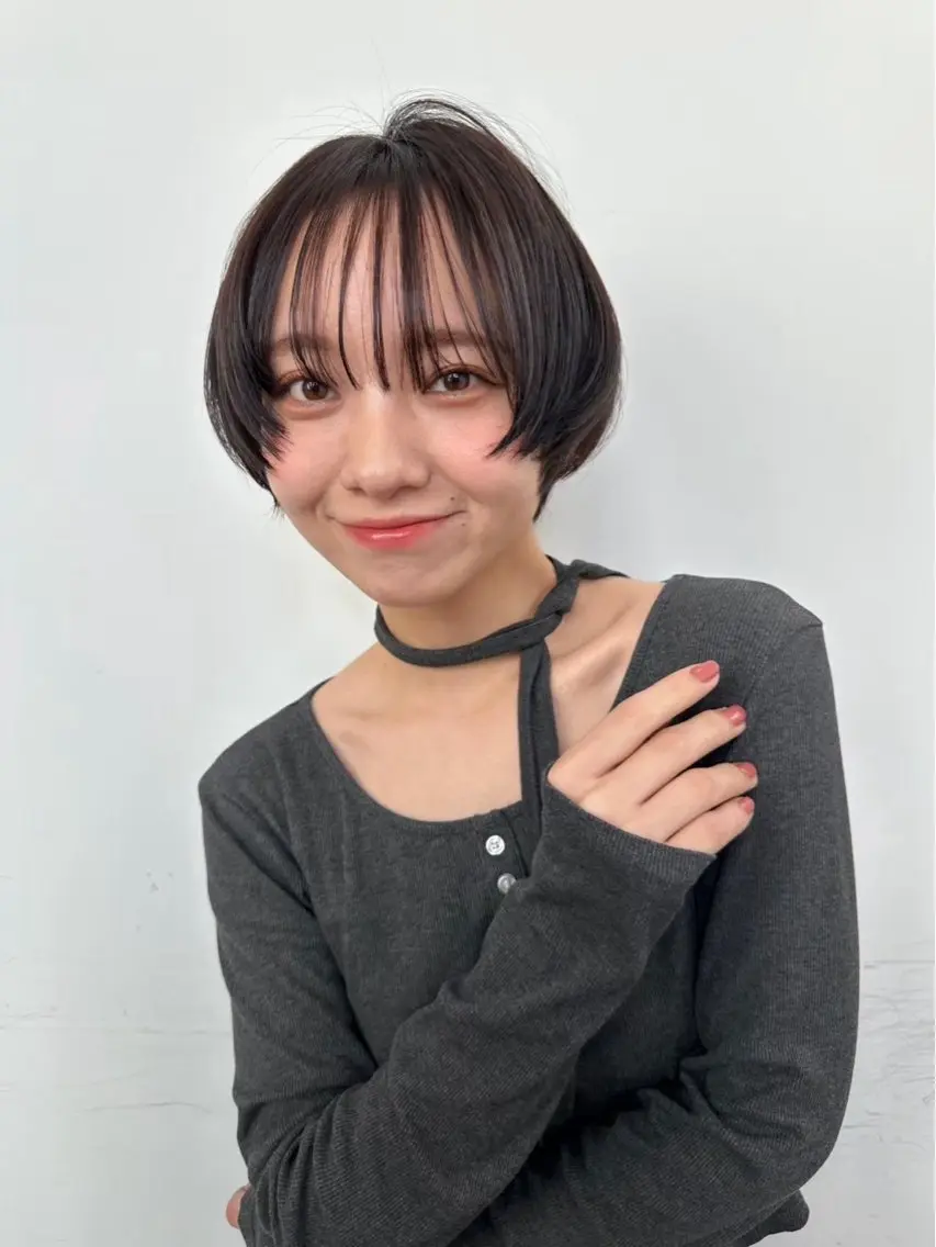 ショート 縮毛矯正🫧透明感 カラー メンズカットのヘアスタイル