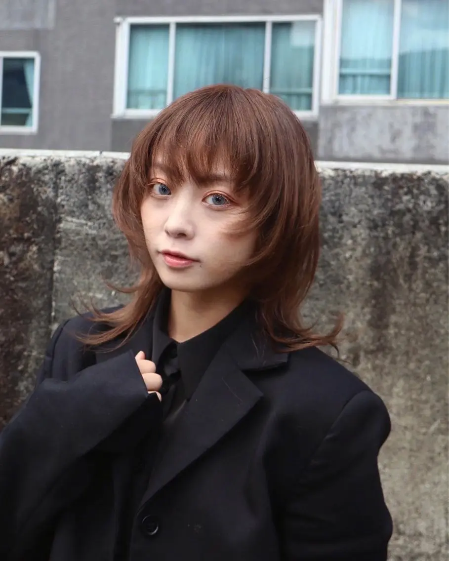 ミディアム カラー レイヤー/ブリーチ iwamiya岩見谷のヘアスタイル