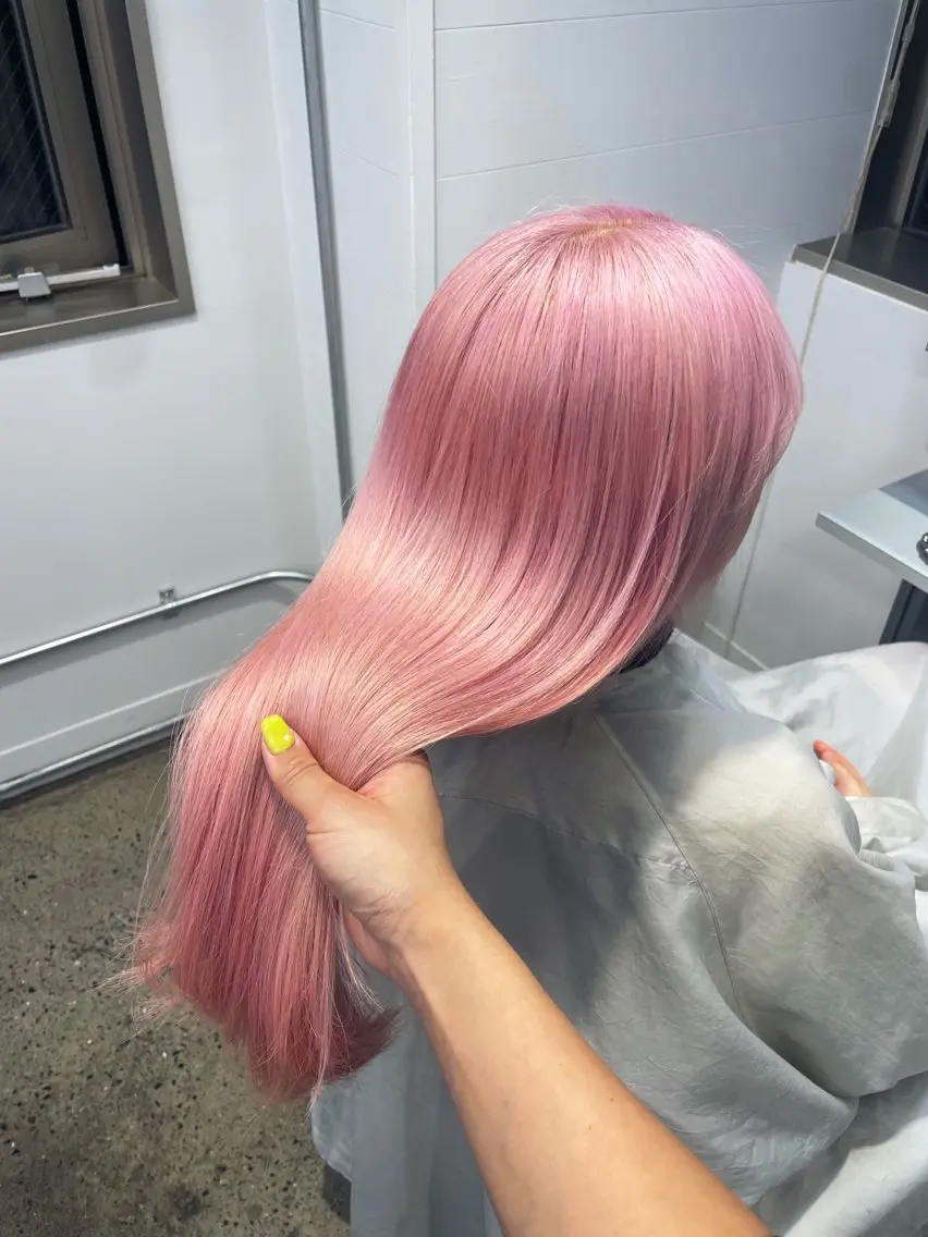 ロング カラー ブリーチ ピンクカラー ホワイトピンク ヘアカラー XENA 渋谷店のヘアスタイル