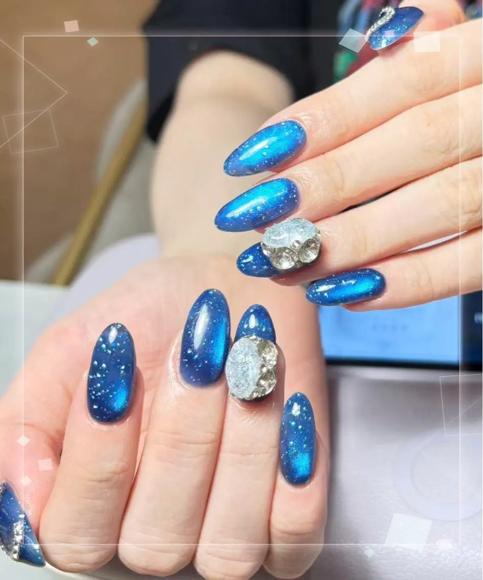 ネイル ハンドネイル フットネイル ハンドケア AngelChris ビューティーサロンのネイルデザイン