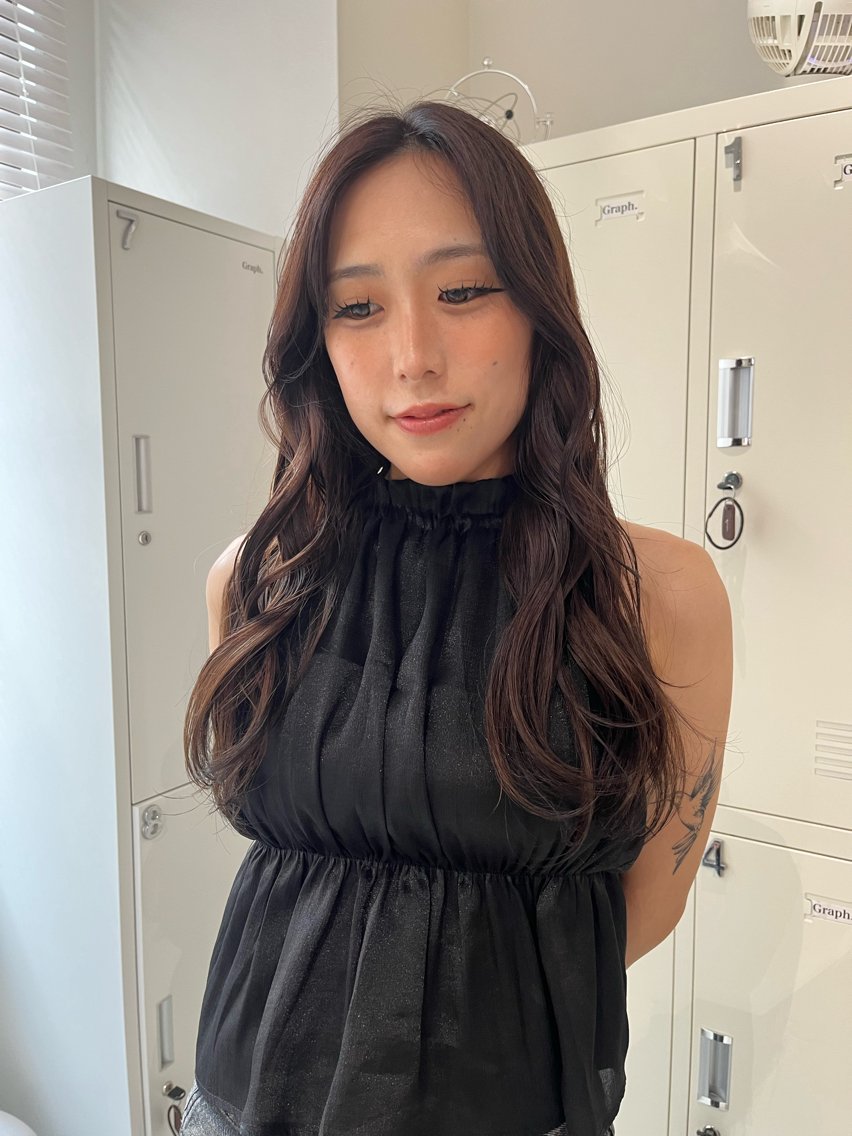 ロング ヘアカラー 原口 桃歌のヘアスタイル