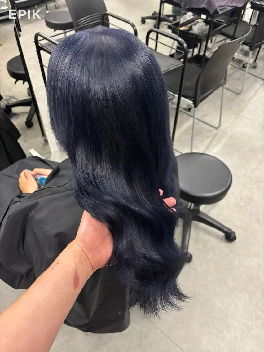 ミディアム ヘアカラー naami🖤透明感 ×ちゅるん艶髪🎀のヘアスタイル