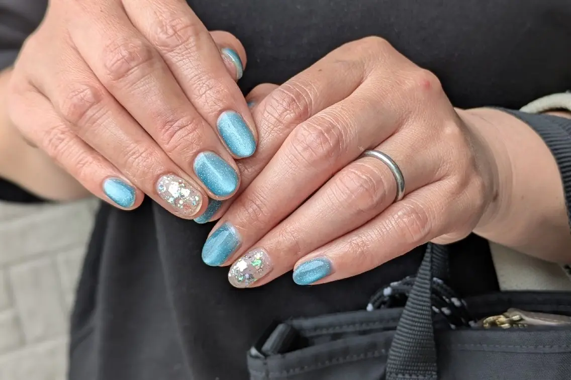 ネイル ブルー マグネットネイル シンプルネイル 夏ネイル ハンドネイル m&pPrivate nailsalonのネイルデザイン