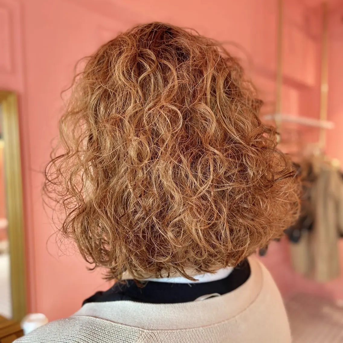 ミディアム IWASHITA TAKESHIのヘアスタイル