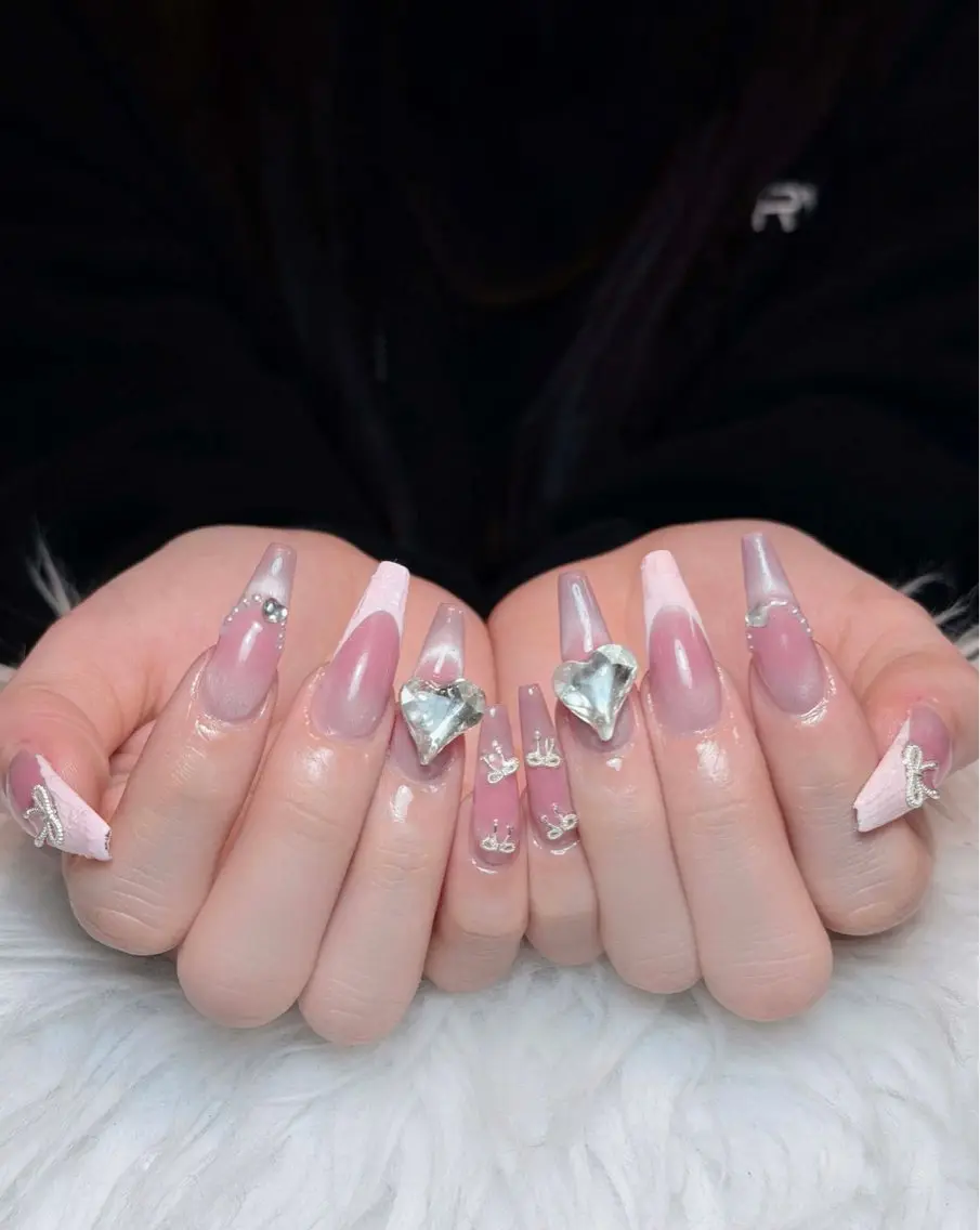 ネイル チークネイル ドット フレンチネイル グラデーション ハート ハンドネイル ハンドケア Eli Muse 新宿ネイルのネイルデザイン