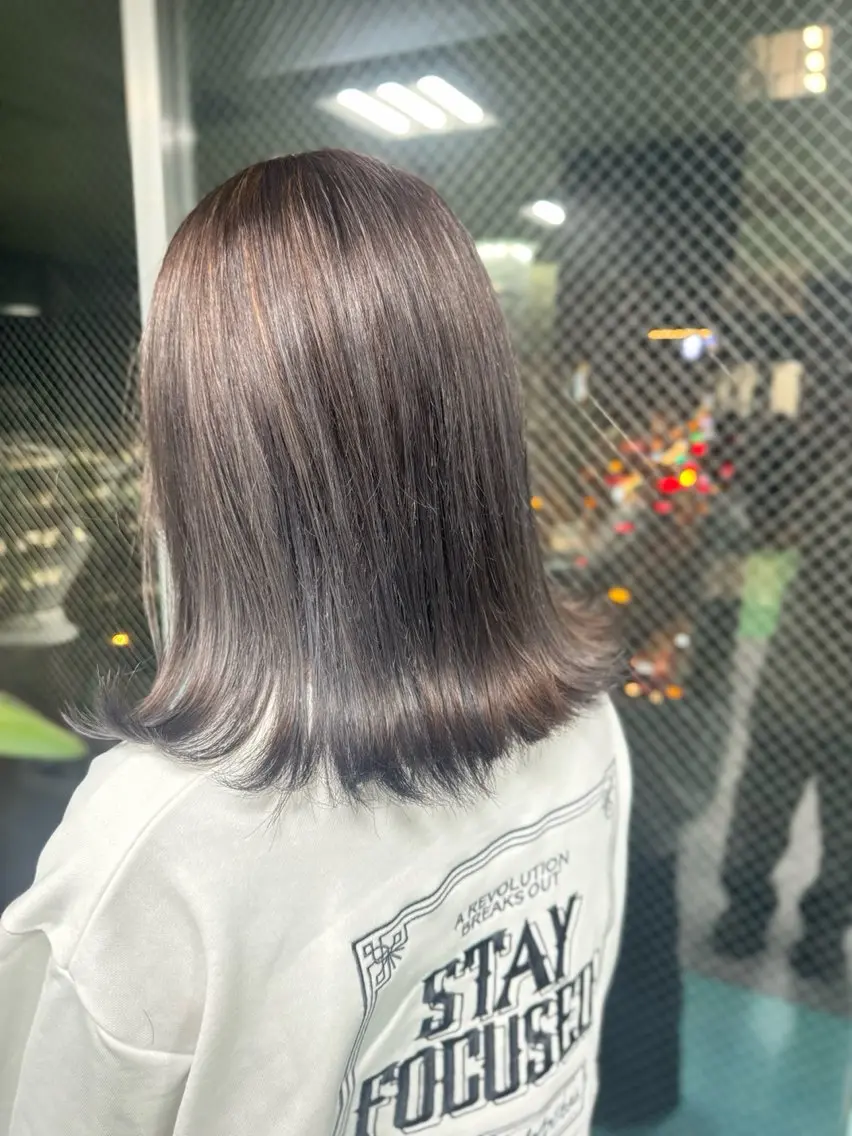ミディアム カラー グレージュ ヘアカラー Viage （ビアージュ）のヘアスタイル