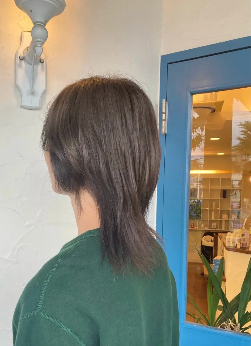 ミディアム カラー メンズ メンズブリーチ アッシュ アッシュブラウン ブリーチ ブラウンカラー 靏 美咲のヘアスタイル