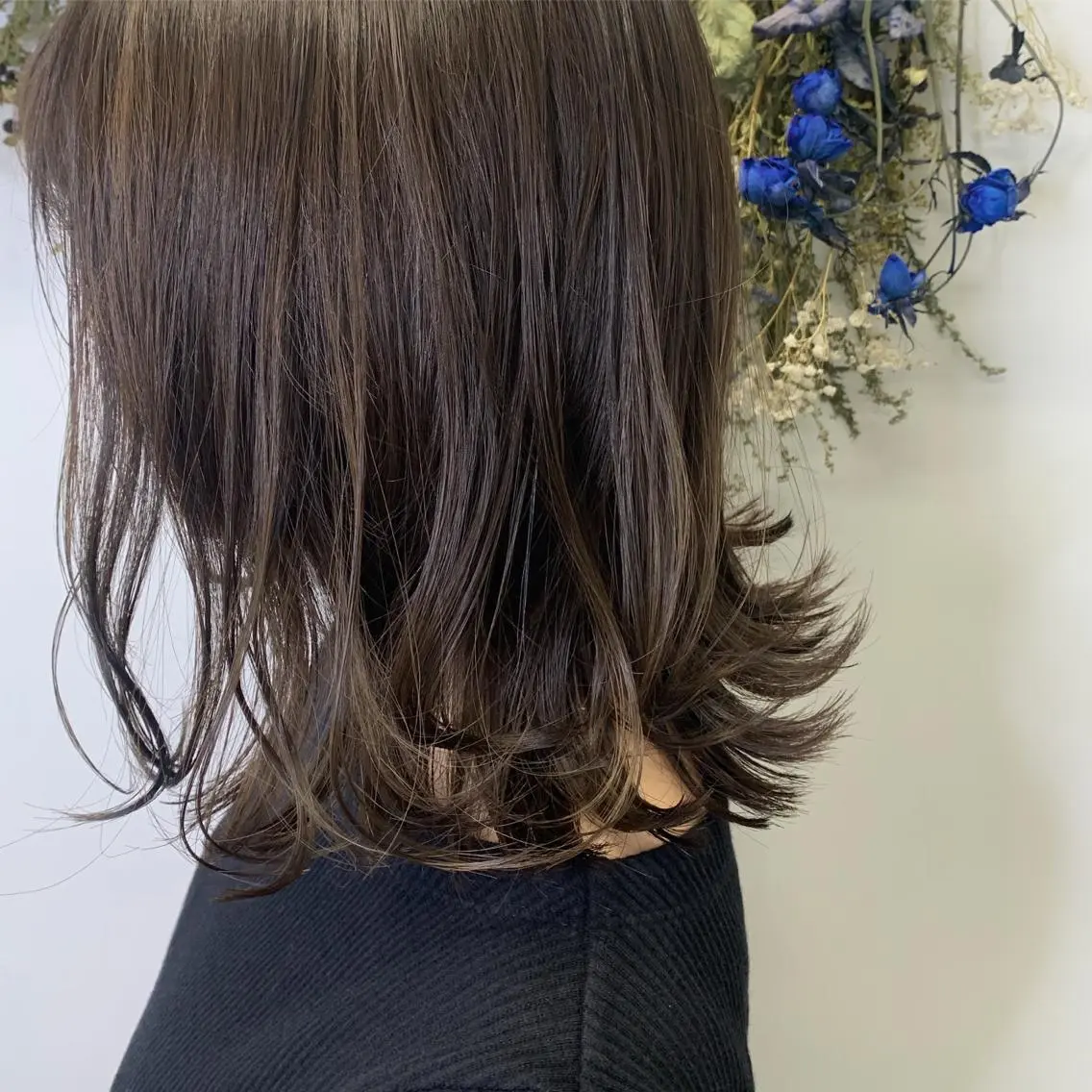ミディアム カラー 切りっぱなしボブ アッシュ ベージュカラー ボブ レイヤーカット newi 京橋 【yuuki】のヘアスタイル