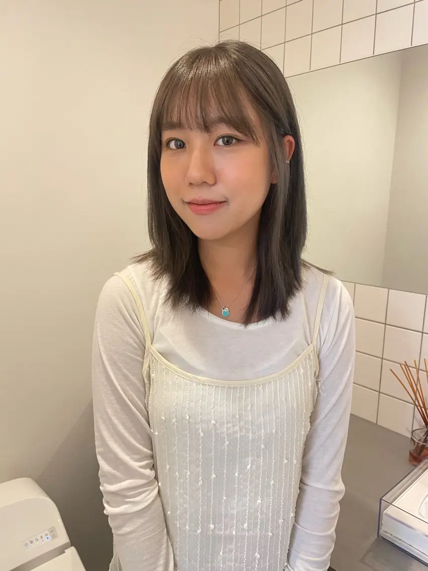 ミディアム カラー グレージュ オリーブグレージュ オリーブグレー ボブカットモデル/ ハイトーン/ゆうあのヘアスタイル