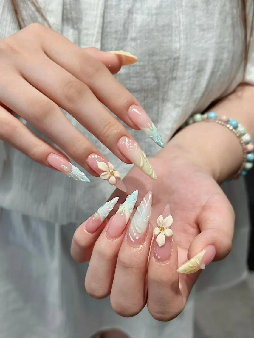 ネイル チークネイル ドット フレンチネイル グラデーション ハート ハンドネイル ハンドケア Eli Muse 新宿ネイルのネイルデザイン