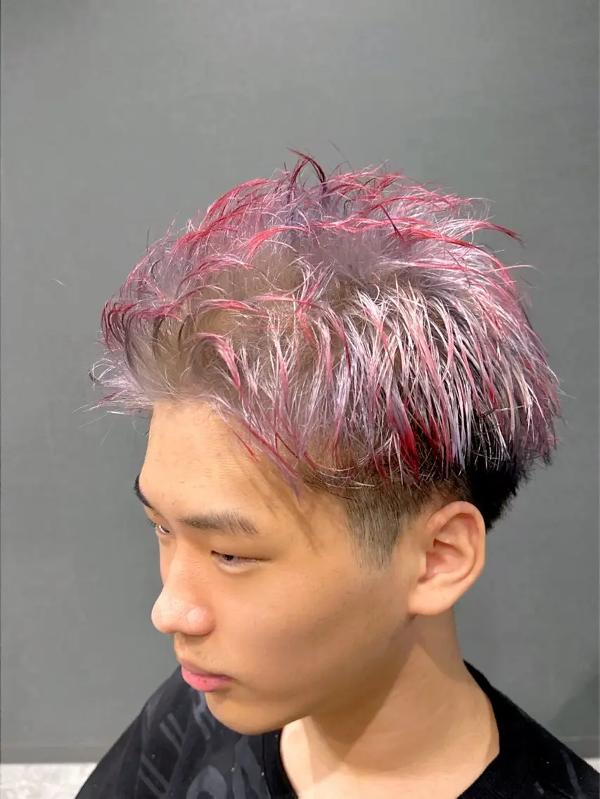 カラー メンズ デザインカラー シルバー arika オケシ　リョウダイのヘアスタイル