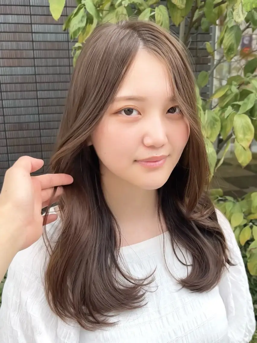 ロング カラー ベージュカラー ブリーチ ダブルカラー グレージュ ハイトーンカラー カット ヘアカラー VIEW EHIME 齋藤  あつきのヘアスタイル