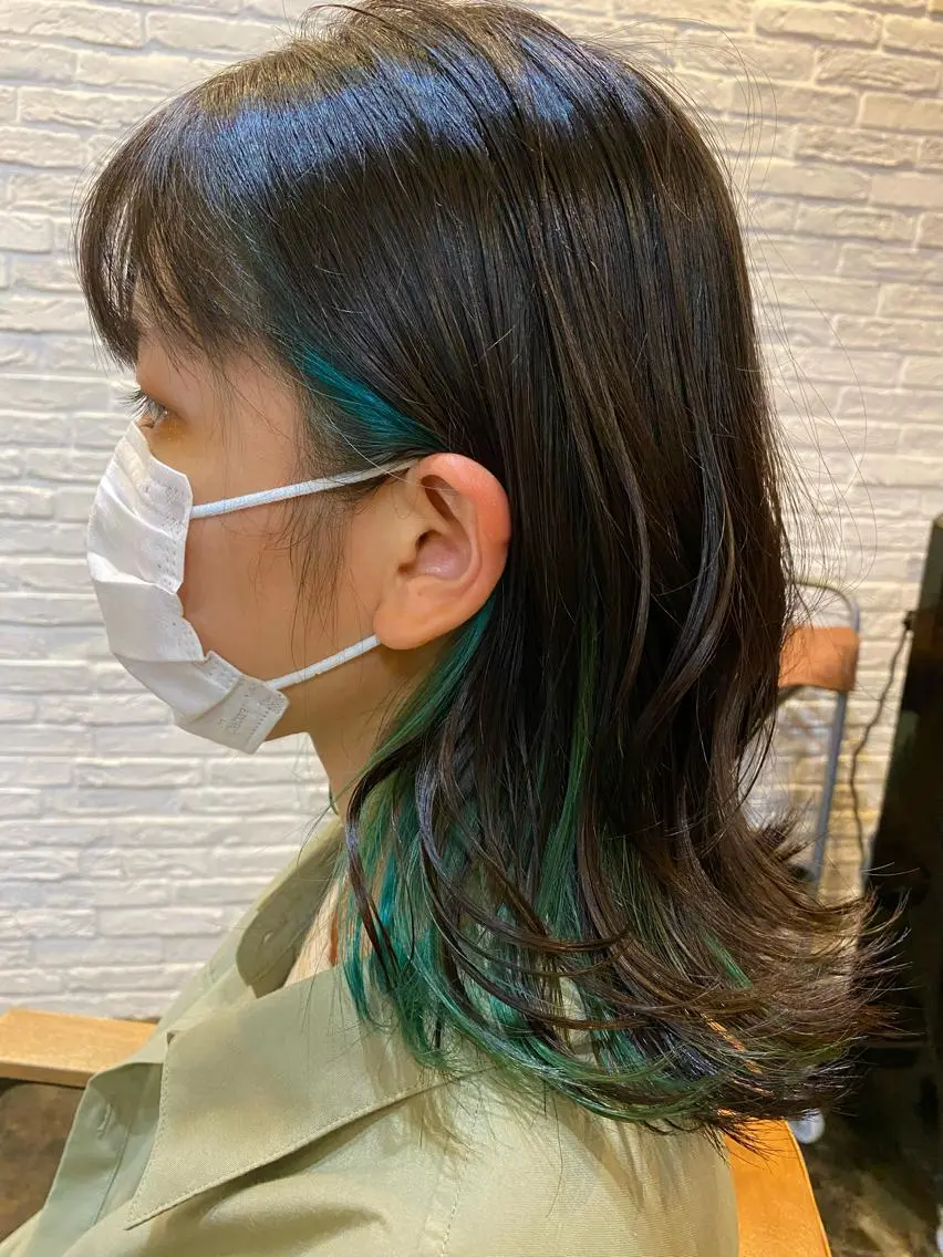 インナーカラー🤩フェイスフレーミング☆ブリーチ+カラー☆ カット +¥2500 インナー部分以外のカラー +¥2000の写真