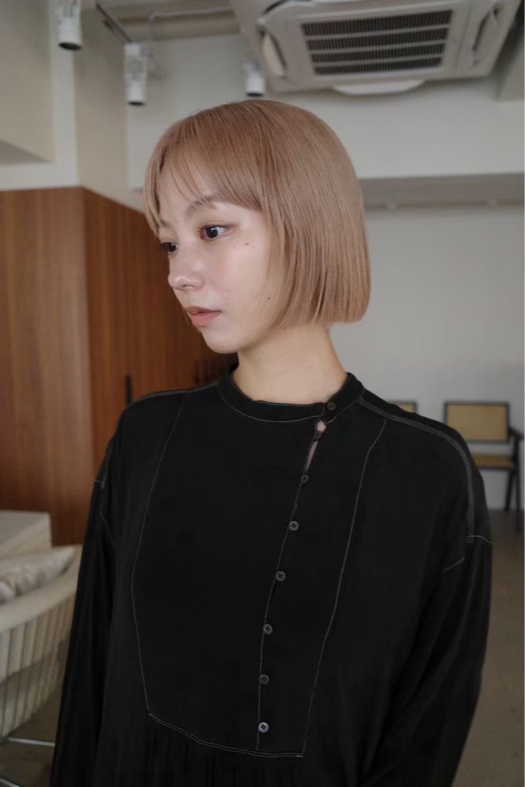 ショート カラー ヘアカラー ツバキ ナオのヘアスタイル