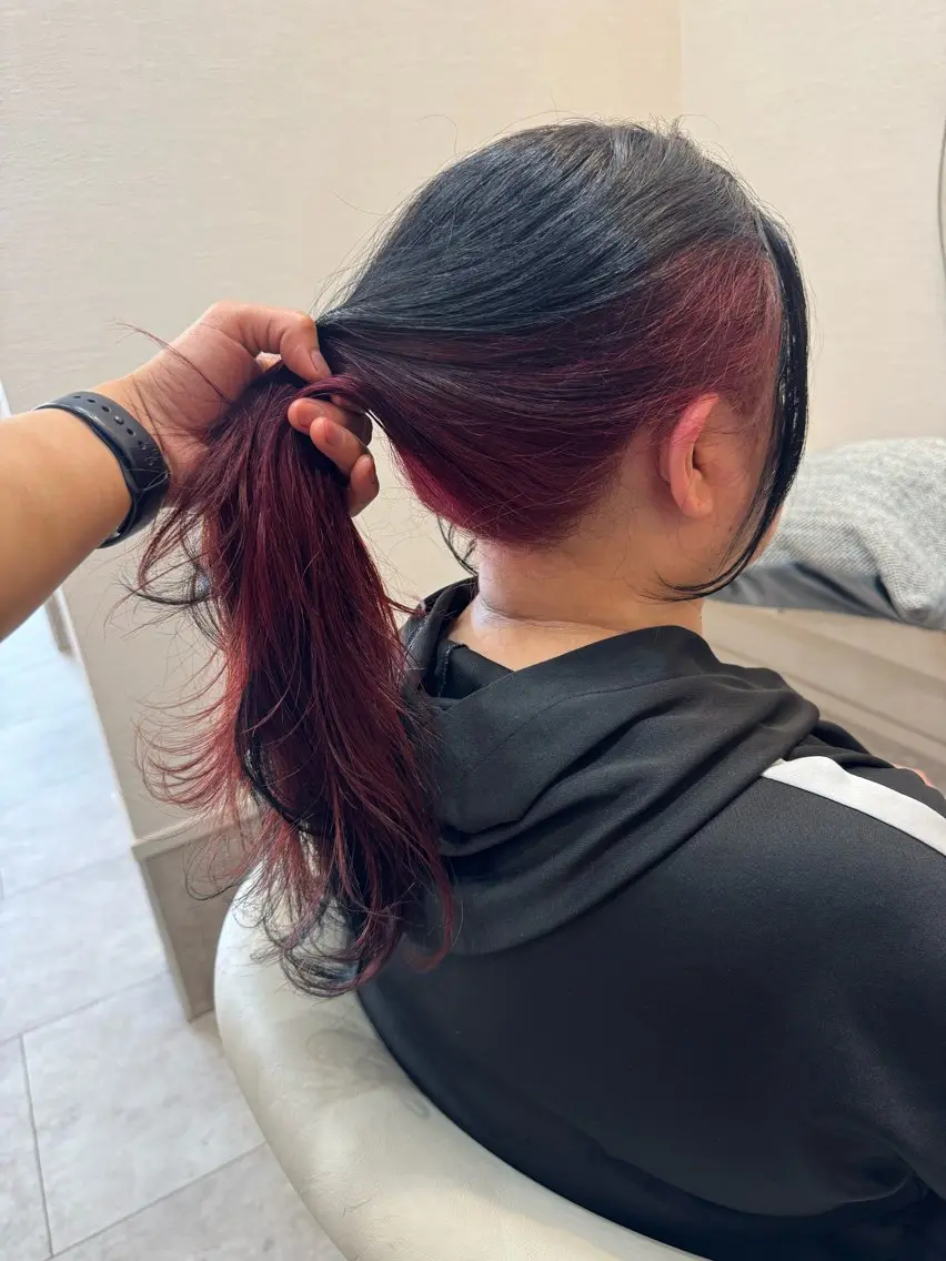ロング カラー ブリーチ イヤリングカラー インナーカラー カット ヘアカラー 伴藤 寿男のヘアスタイル