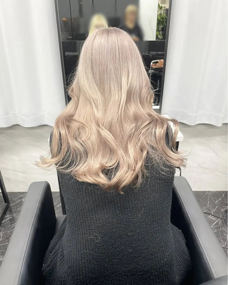 ロング カラー ベージュカラー ミルクティーベージュ カット ヘアカラー トリートメント マリカ🦋韓国 ハイトーン/エクステのヘアスタイル