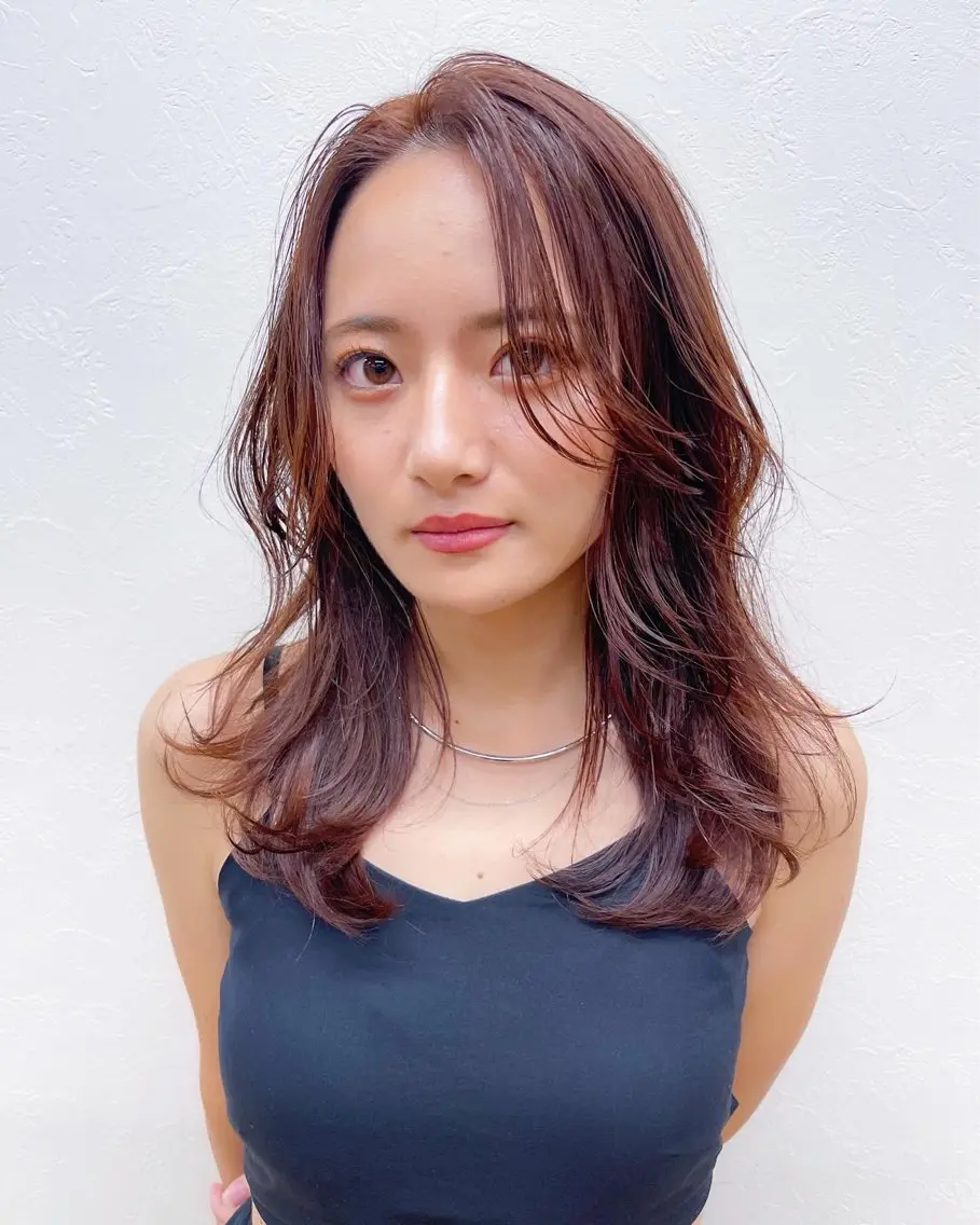 ミディアム カラー ダブルカラー レイヤーカット カット ヘアカラー トリートメント AiM 大名　似合わせカットのヘアスタイル