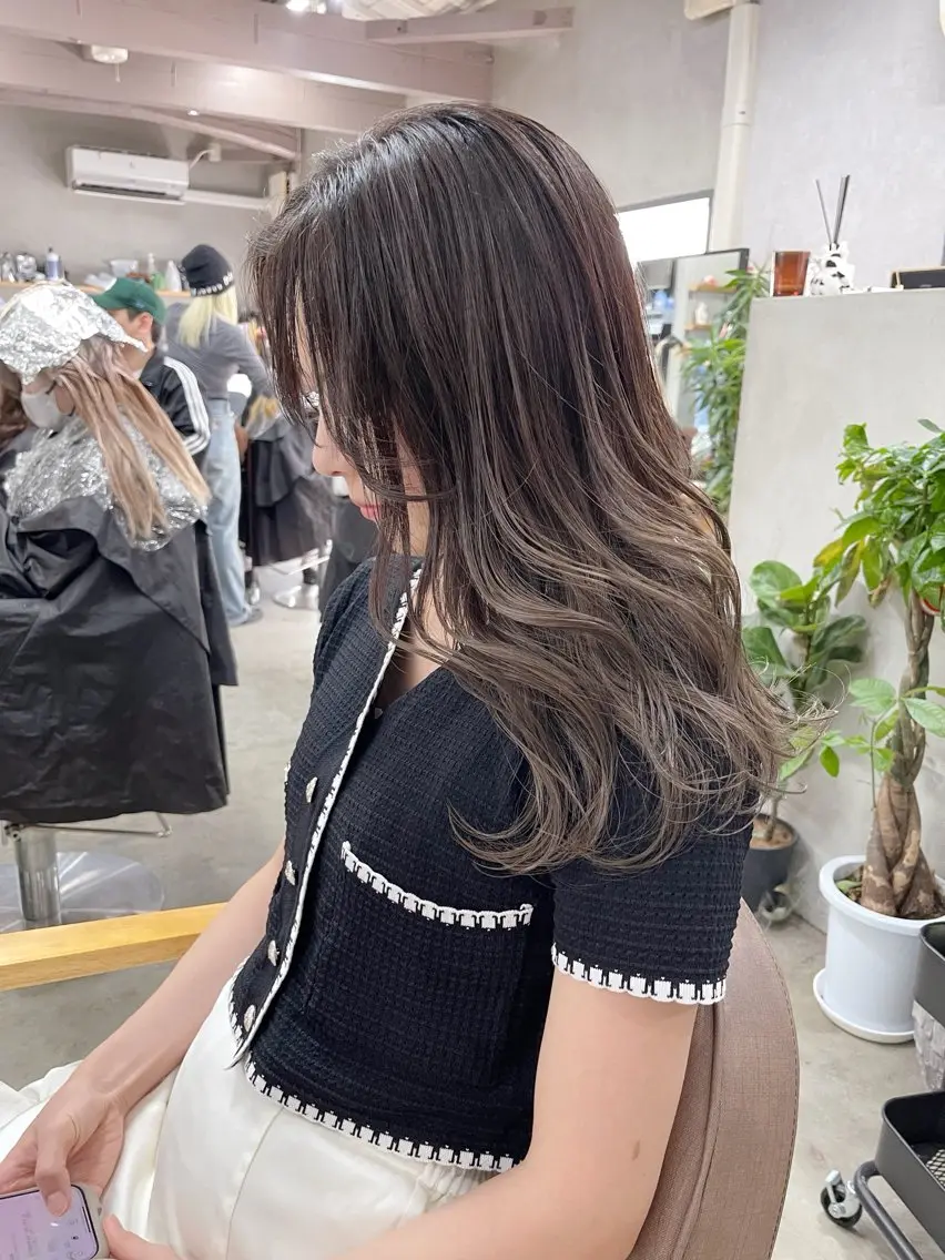 セミロング カラー グラデーションカラー グレージュ レイヤーカット カット ヘアカラー トリートメント AiM 大名　似合わせカットのヘアスタイル