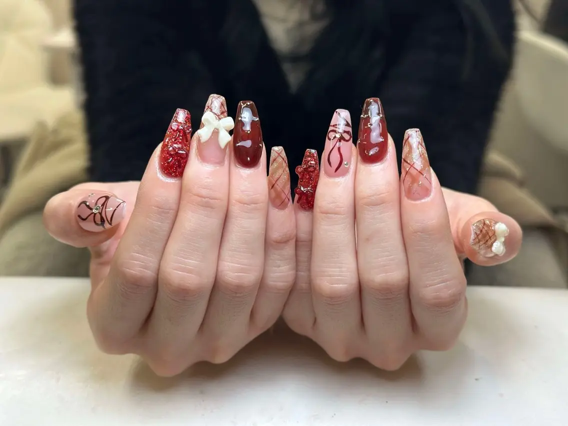 ネイル グラデーション キラキラネイル ワンカラーネイル 冬ネイル Jenn Nail Salonのネイルデザイン