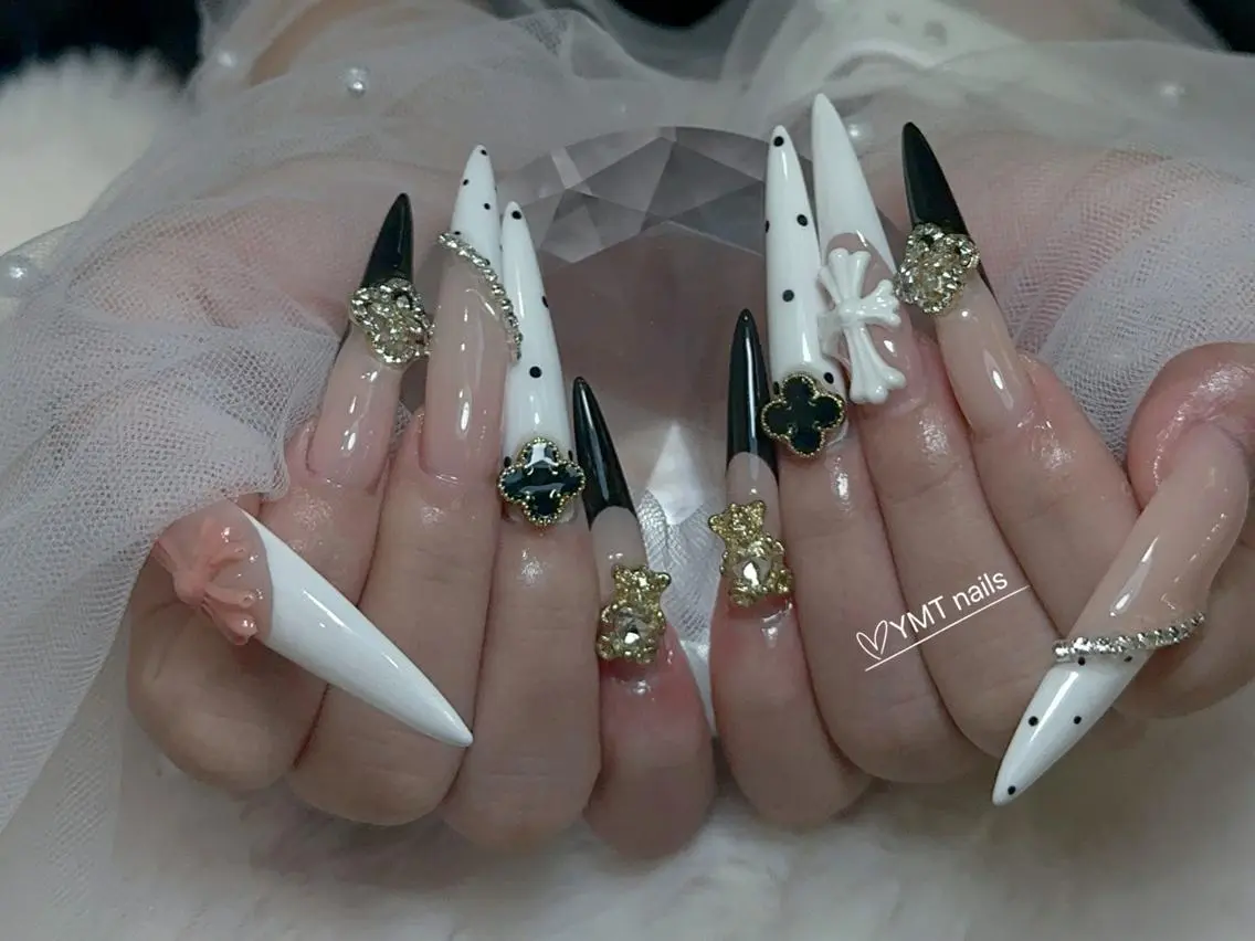 ネイル YMT__ Nailsのネイルデザイン
