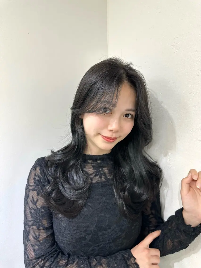 セミロング カラー ミディアムレイヤー 添田晃基のヘアスタイル