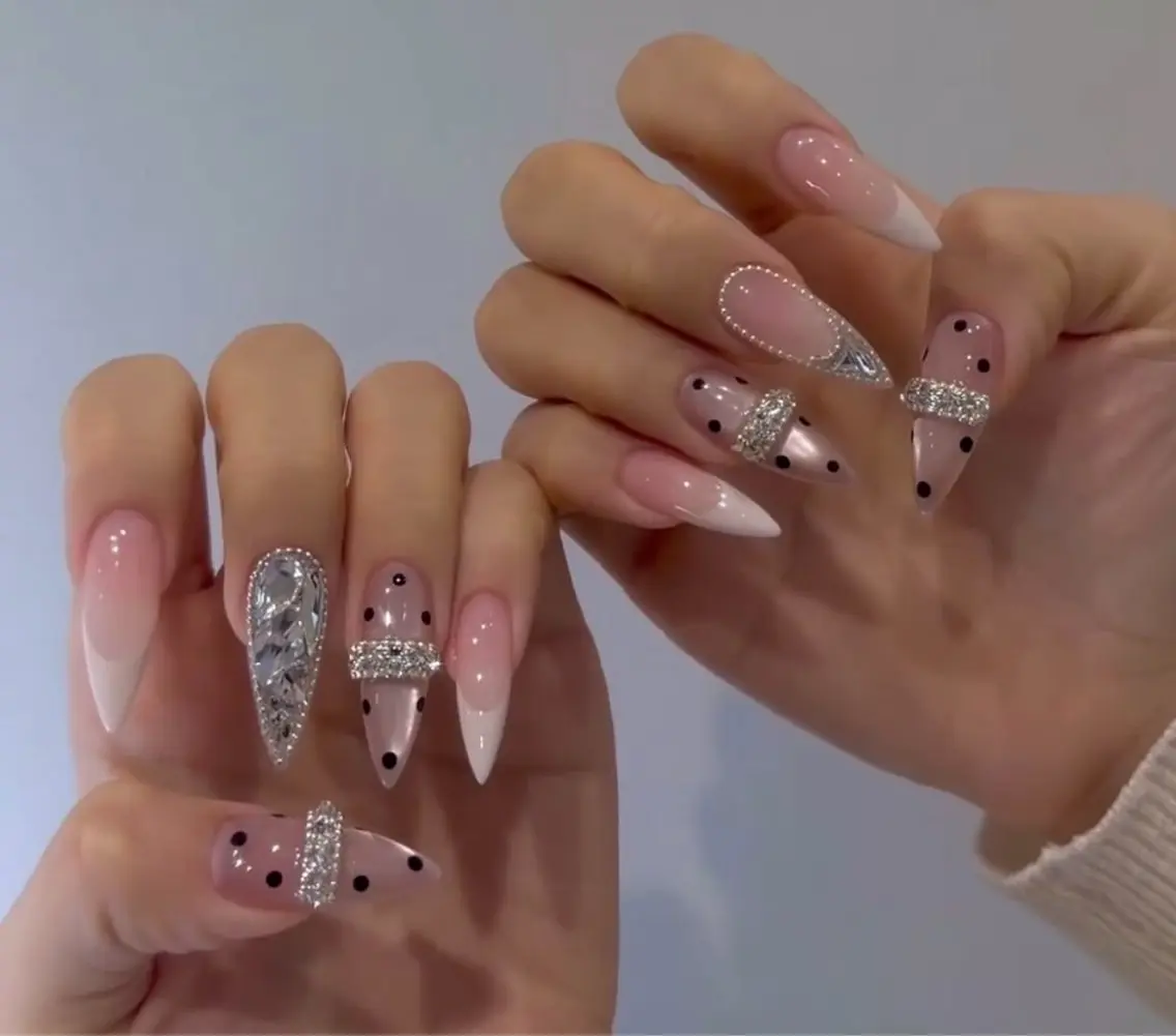 ネイル キラキラネイル マグネットネイル ワンホンネイル ハンドネイル chirin nailのネイルデザイン