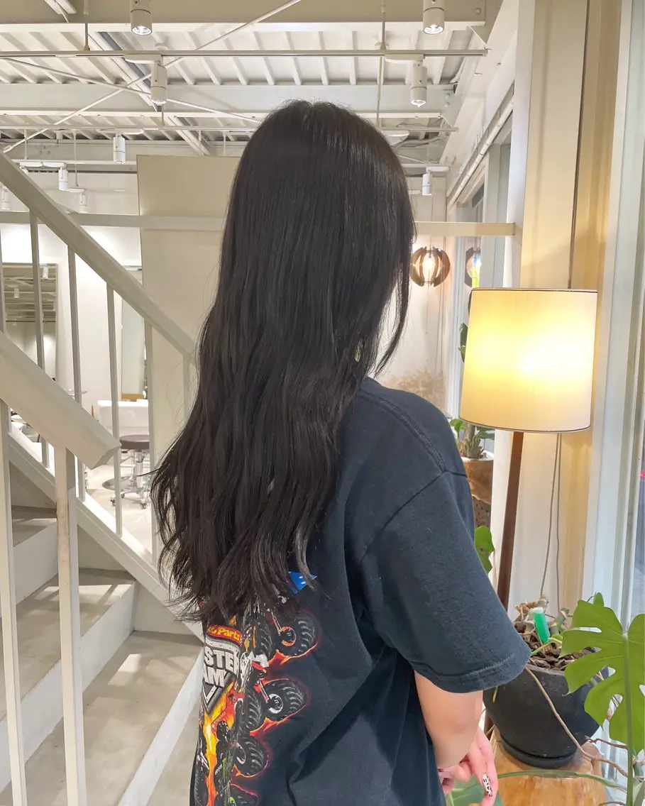 ロング カラー 黒髪 安西 香利奈のヘアスタイル