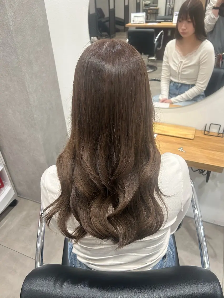 ロング カラー ヘアアレンジ ベージュカラー 透明感カラー 鈴木 帆乃夏のヘアスタイル