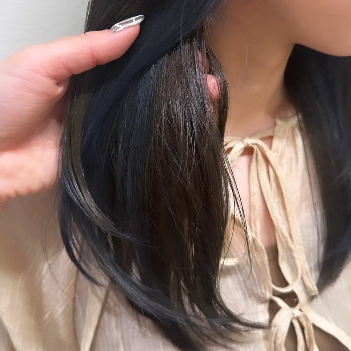 セミロング カラー ヘアアレンジ ブルーカラー イヤリングカラー シルバー 🇰🇷韓国スタイル レイヤー/ayanaのヘアスタイル