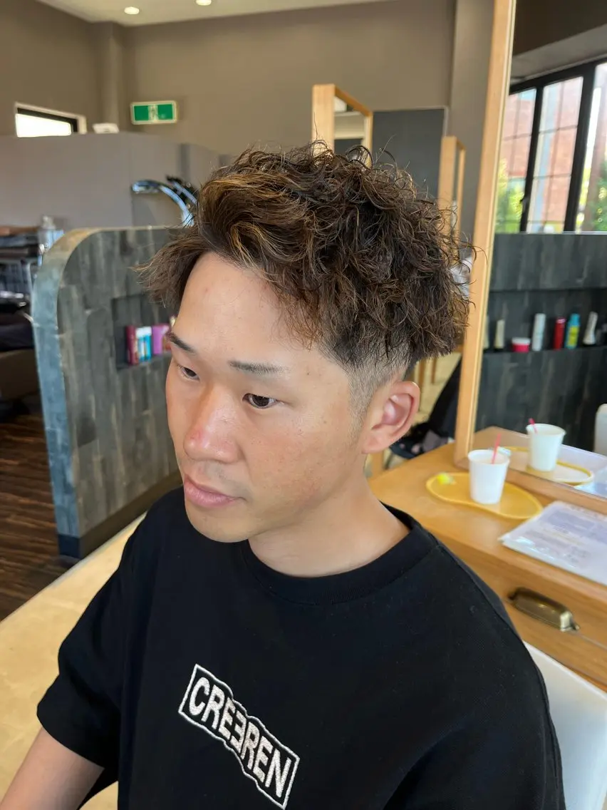 ショート カラー パーマ メンズ メンズブリーチ メンズメッシュ メンズパーマ ブリーチ メッシュ カット ヘアカラー パーマ メンズ特化✨パーマス タイル大得意安田海斗のヘアスタイル