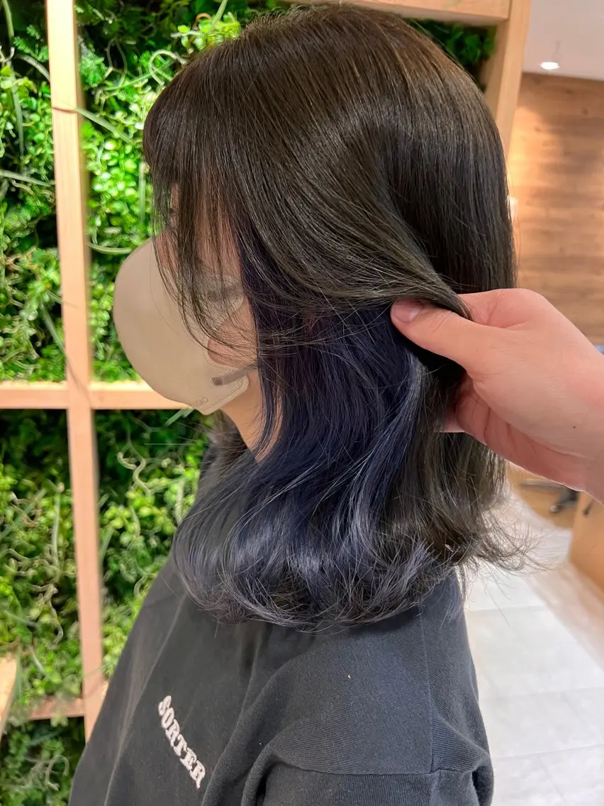 ミディアム カラー ブリーチ ブルーカラー ブルーパープル デザインカラー インナーカラー カット ヘアカラー KENTO 【茨城1の縮毛矯正】のヘアスタイル