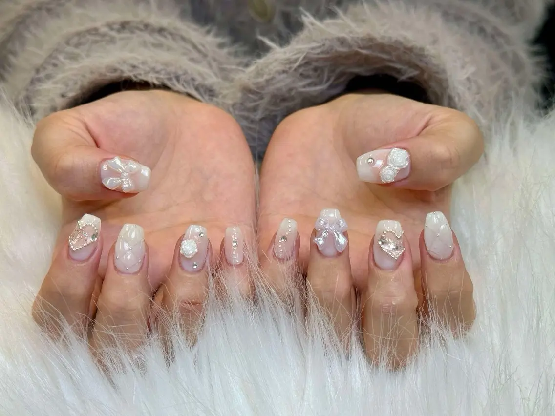 ネイル グラデーション キラキラネイル ワンカラーネイル 冬ネイル Jenn Nail Salonのネイルデザイン