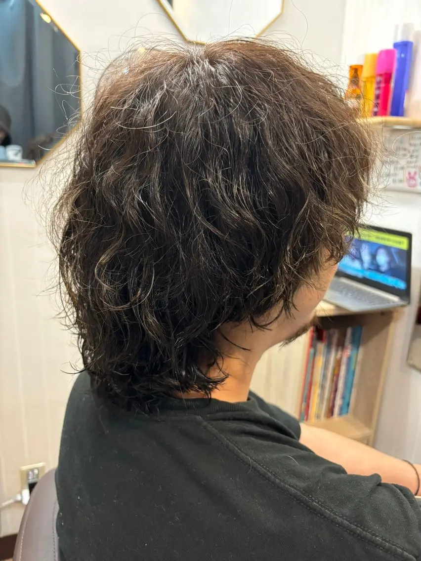 ミディアム メンズ ミディアムパーマ メンズパーマ カット m walk エム ウォークのヘアスタイル