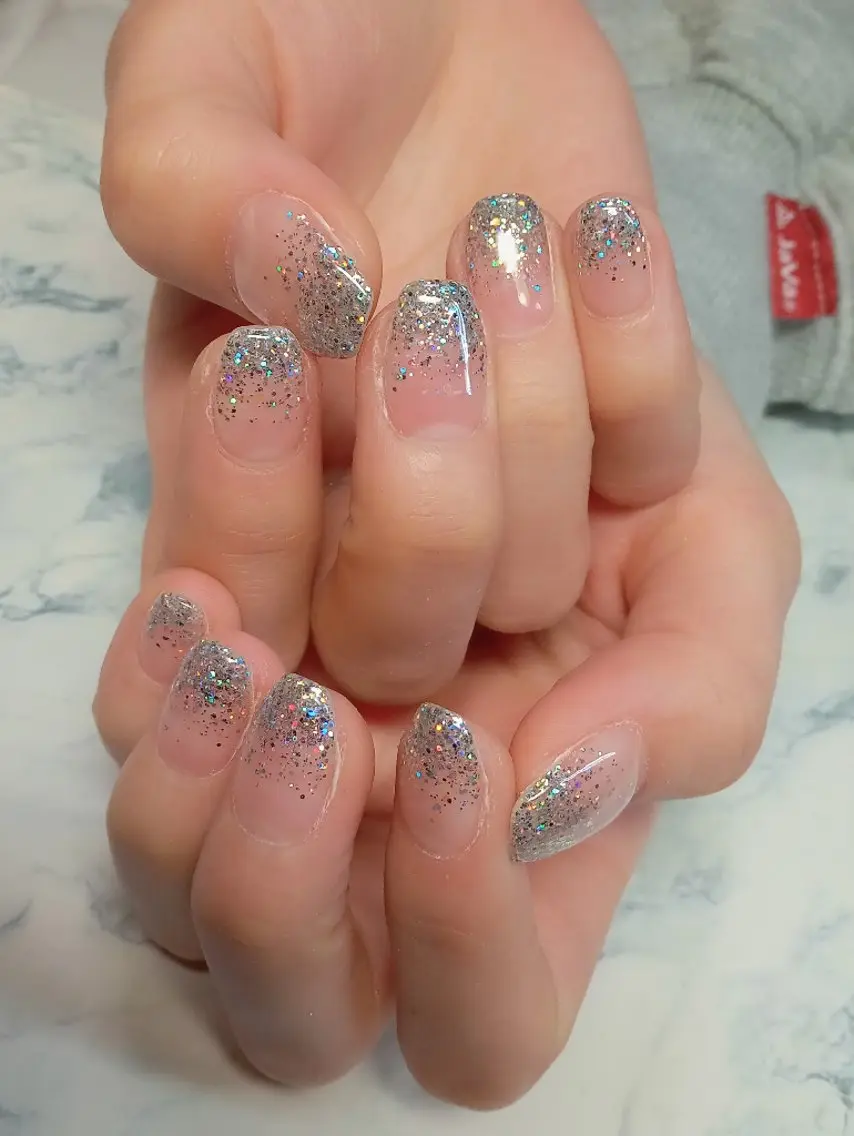 ネイル 長さ出し ジェルネイル キラキラネイル ラメ(グリッター) ラメグラデーション ハンドネイル flure de neige yukiのネイルデザイン
