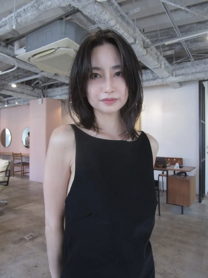 ミディアム カラー 黒髪 レイヤーカット カット ヘアカラー yu maのヘアスタイル