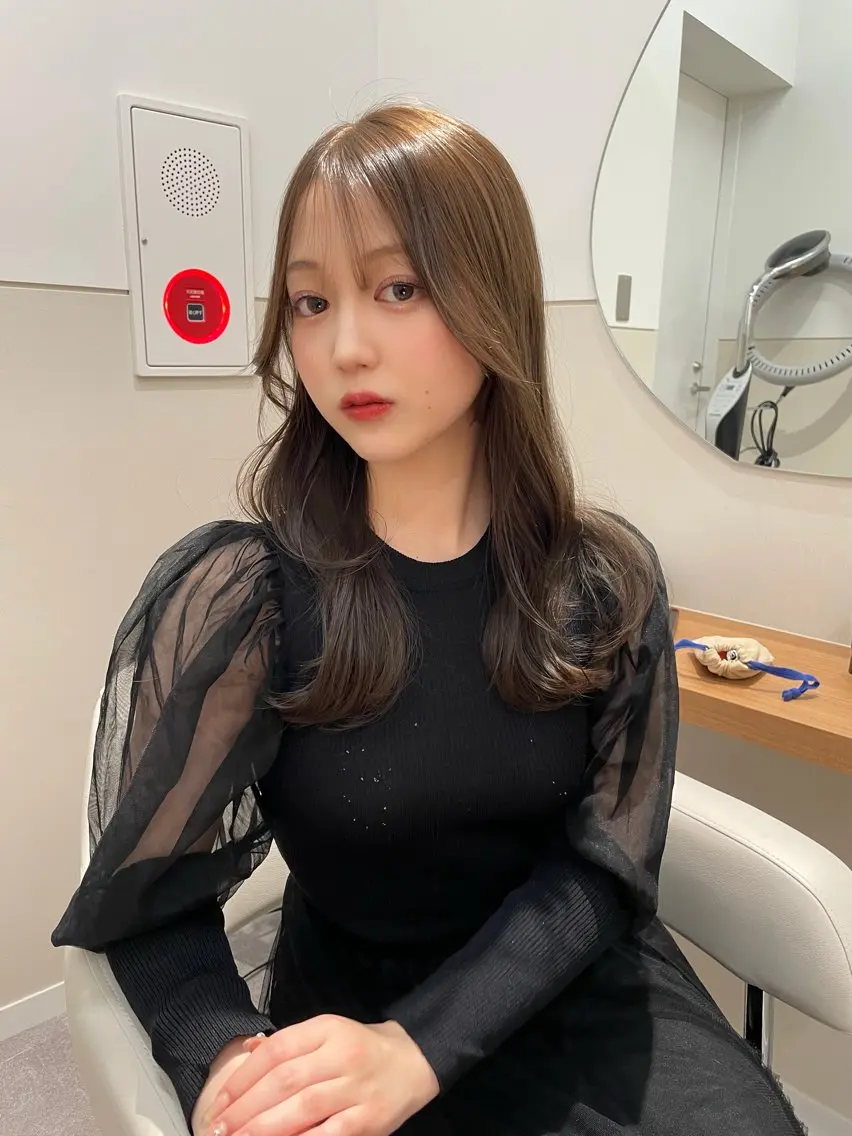 セミロング カラー ベージュカラー ブリーチ 透明感カラー ダブルカラー グレージュ カット ヘアカラー 上品ヘア🤍顔周り/ レイヤー✨/林遼一郎のヘアスタイル