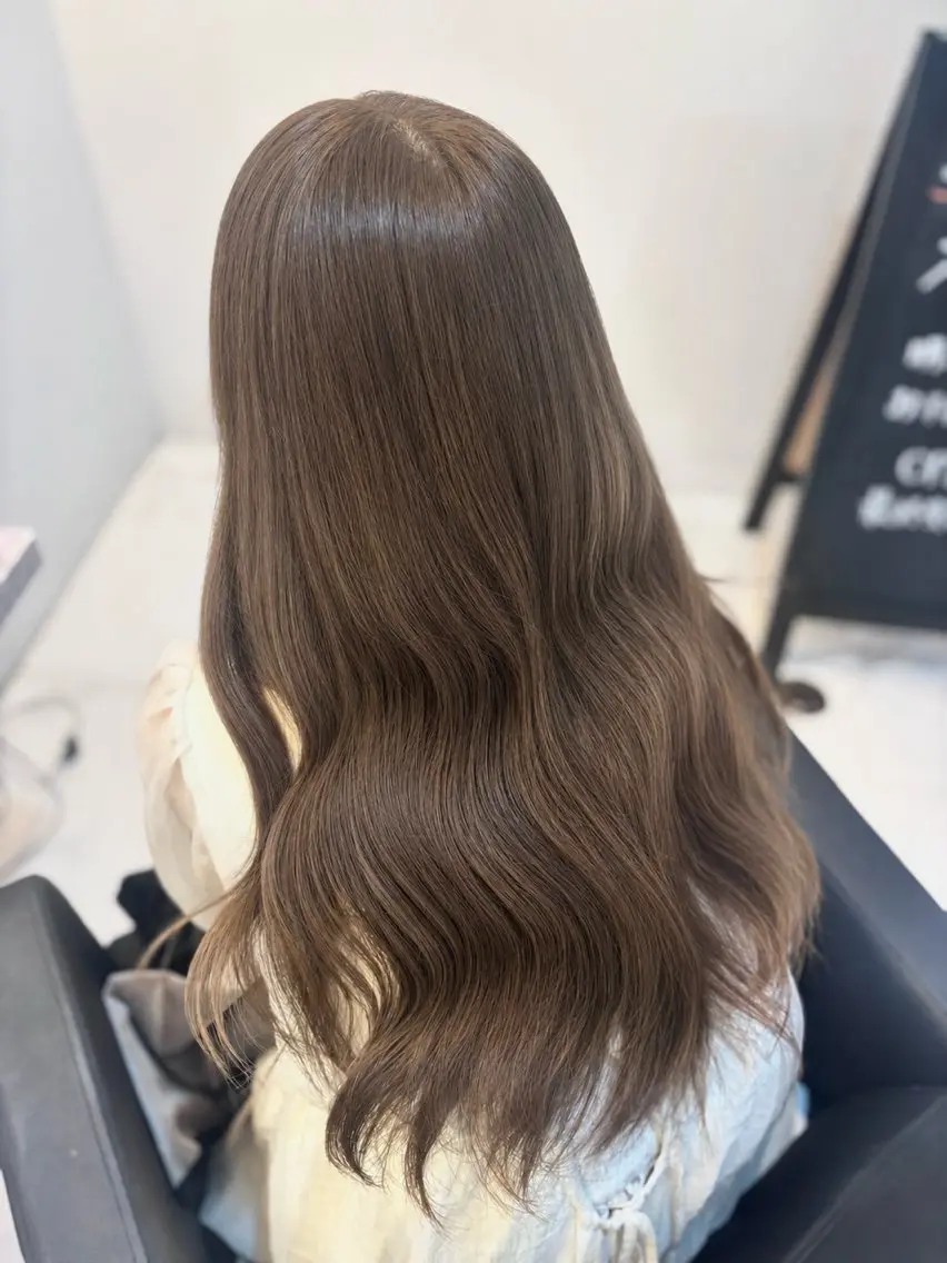 ロング 𝐿𝑒𝑒 四ツ橋 𝑅𝐴𝑁𝐴のヘアスタイル