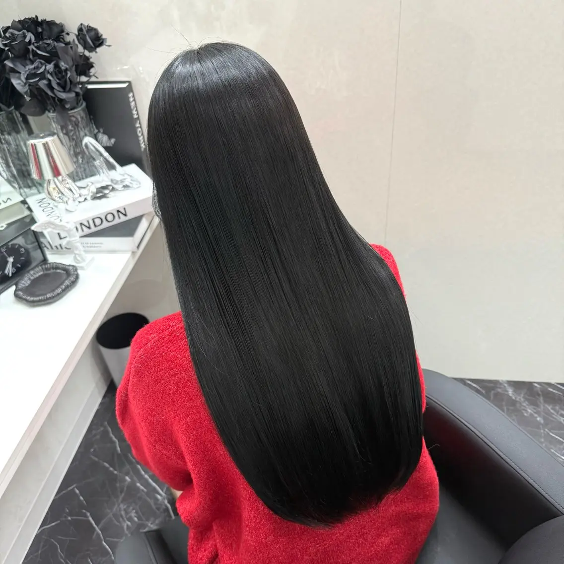 セミロング カラー 黒髪 ブリーチ ブルーカラー ブルーブラック ダークグレー ヘアカラー トリートメント 天神/ケアブリーチ/ 髪質改善/上質艶髪のヘアスタイル