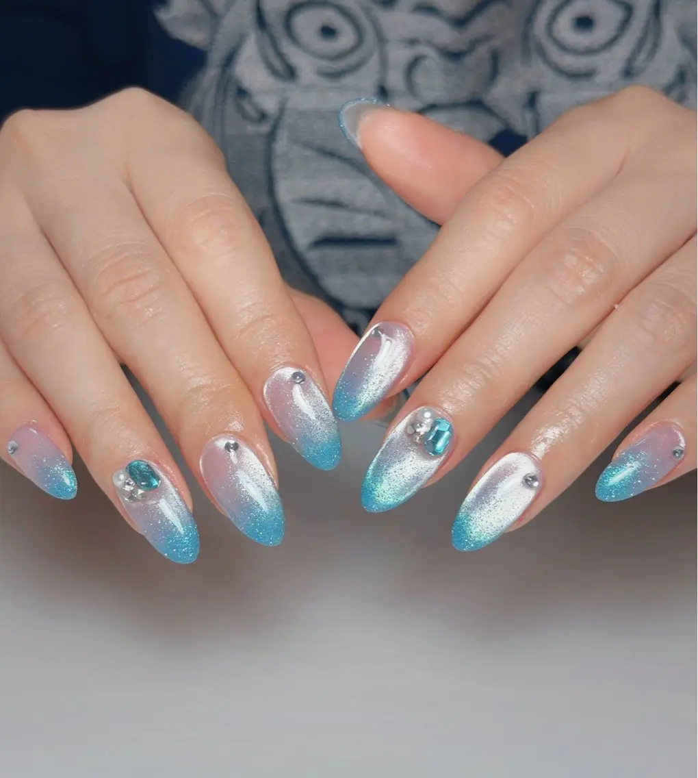 ネイル オーロラネイル 長さ出し フットネイル 韓国ネイル ラメ(グリッター) ハンドネイル 👍thumbs up nail👍のネイルデザイン