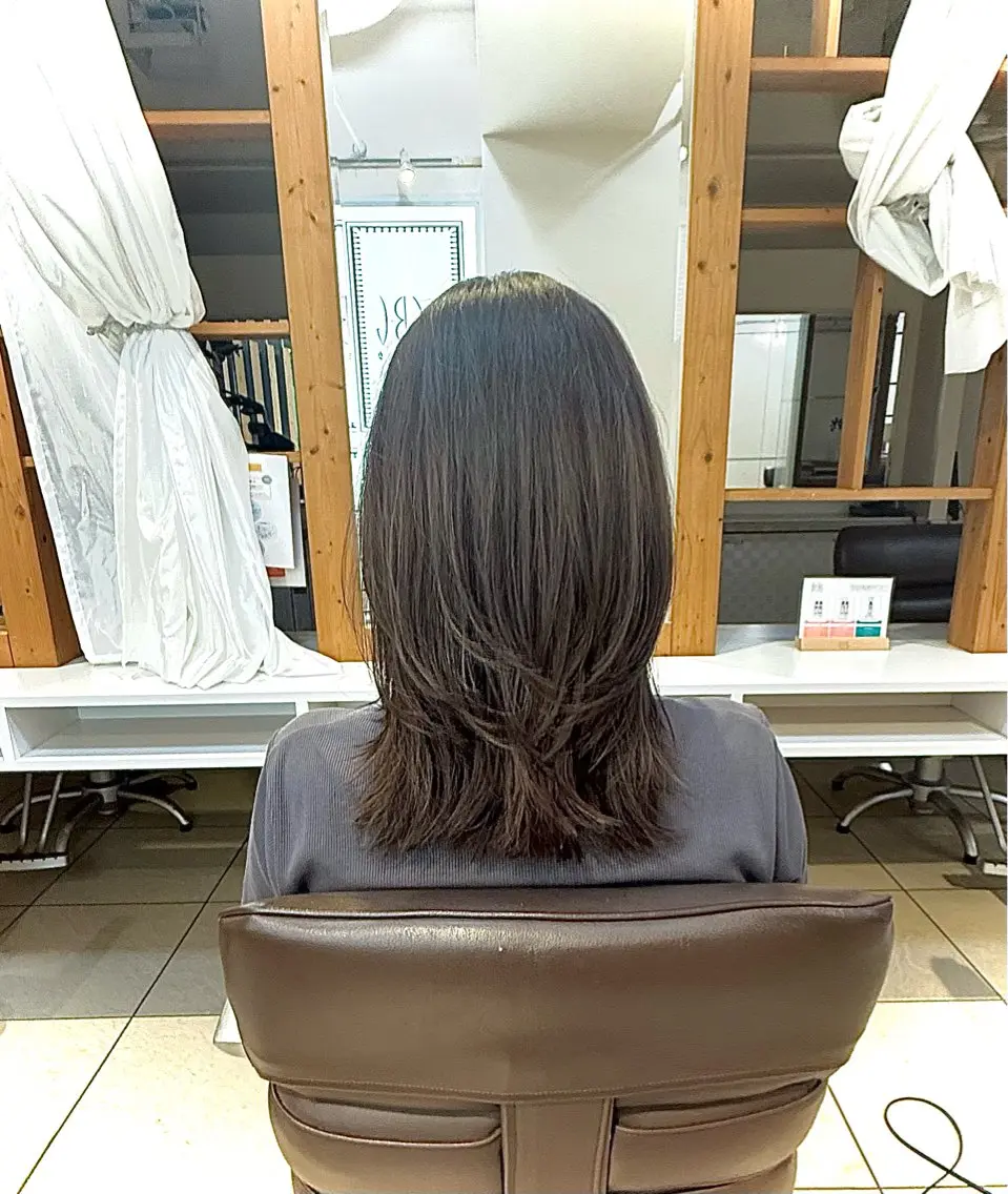ミディアム レイヤーカット 似合わせカット 青山 光のヘアスタイル