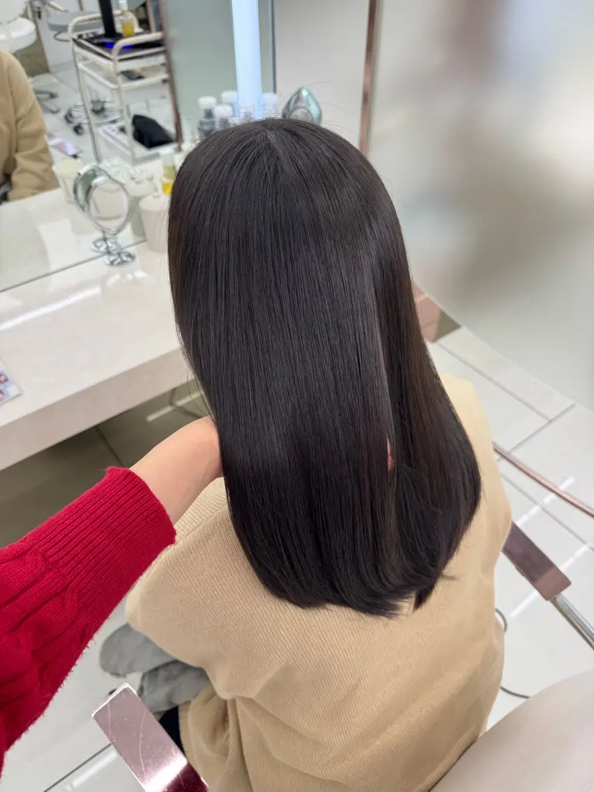 セミロング 縮毛矯正 喜屋武 緒実のヘアスタイル